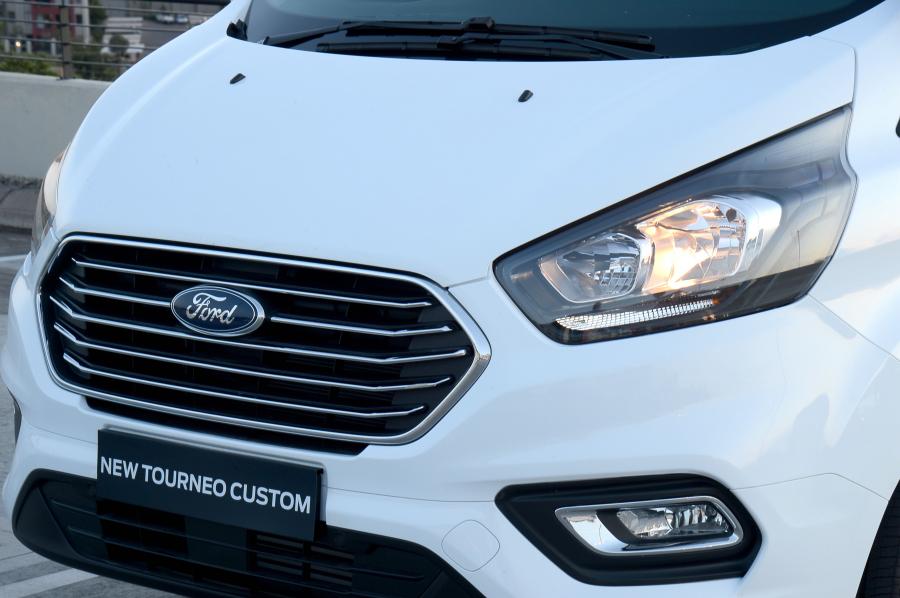 Детали экстерьера Ford Tourneo Custom LWB 2018 года  (ZA) (фото 3 из 22)